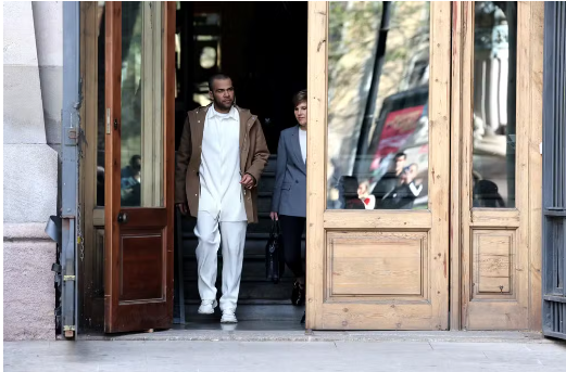 Imagem de compartilhamento para o artigo Após ser solto, Daniel Alves se apresenta pela primeira vez no tribunal da MS Todo dia